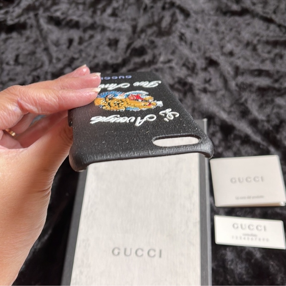 Gucci iPhone 7 / 8 Black Coated Canvas L’Aveugle Par Amour Case - Picture 9 of 10